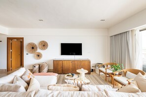 Exclusive Penthouse, Sea View | Living room | 60-inch Smart TV with digital channels - La Amada Private Terrace (Cancún)