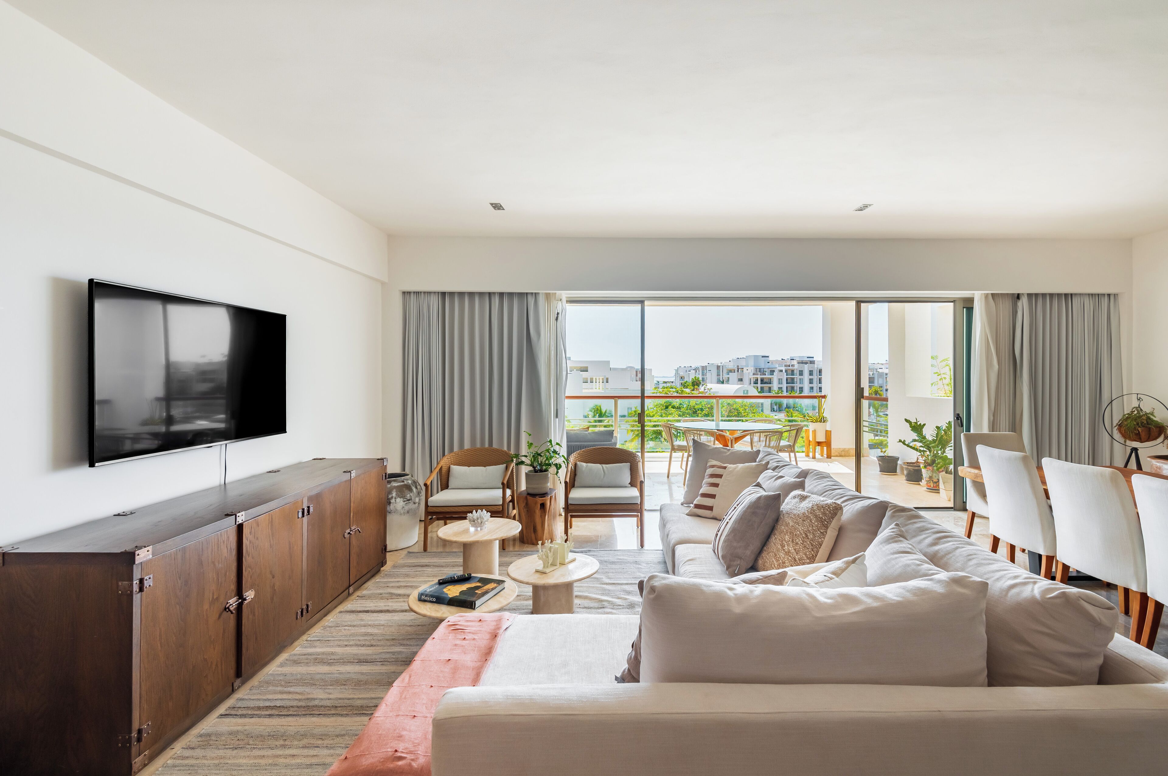 Exclusive Penthouse, Sea View | Living room | 60-inch Smart TV with digital channels