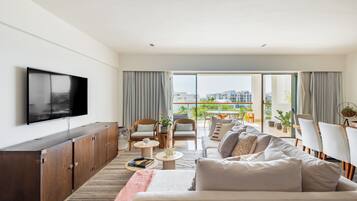 Exclusive Penthouse, Sea View | Living room | 60-inch Smart TV with digital channels