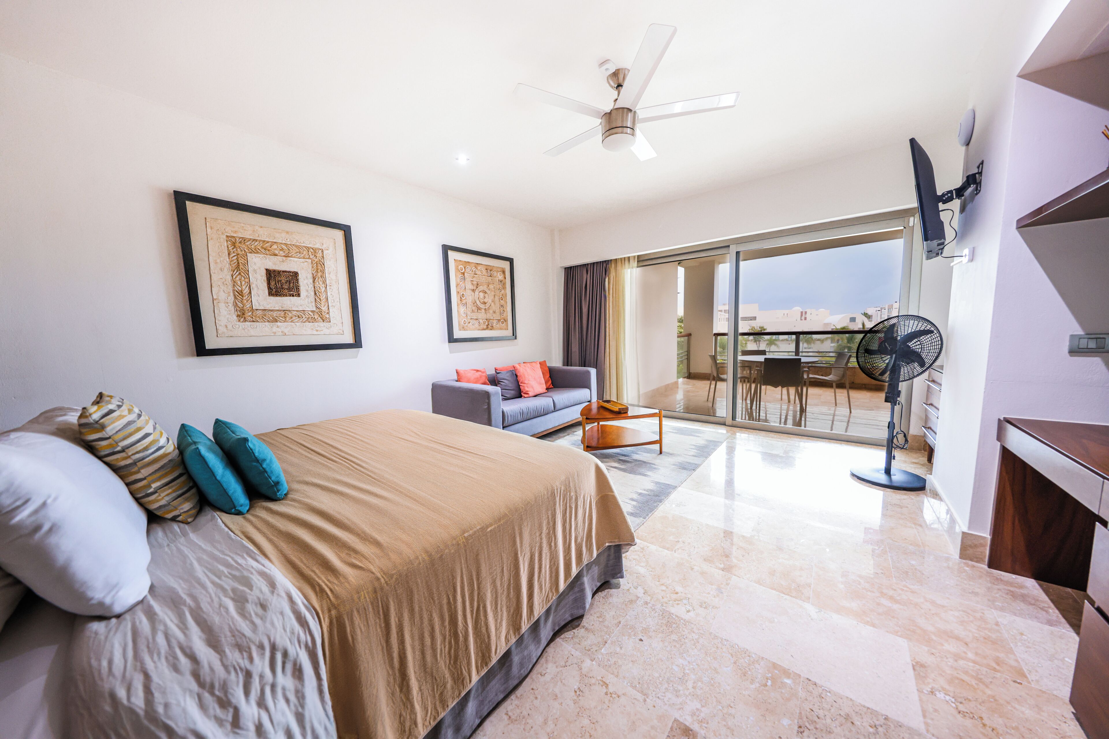Penthouse exclusivo, vista al mar | Ropa de cama de alta calidad, insonorización y wifi gratis 