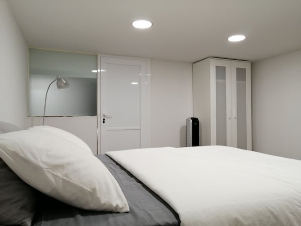 2 bedrooms, bed sheets