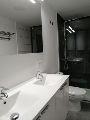 Shower, towels - Bioma Imperial Minimalist Loft (Santa Cruz de Tenerife)