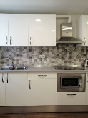 Microwave, coffee/tea maker, cookware/dishes/utensils - Bioma Imperial Minimalist Loft (Santa Cruz de Tenerife)