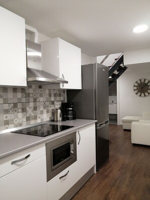 Microwave, coffee/tea maker, cookware/dishes/utensils