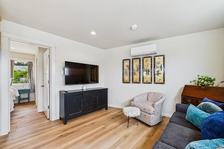 Coach House With Loft - Arcata, CA