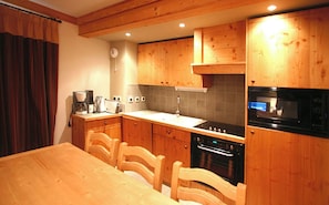 Fridge, microwave, dishwasher, coffee/tea maker