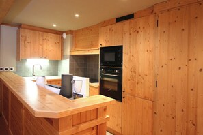 Private kitchen - Résidence l'Alba 4P6S (Mont-de-Lans)