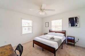2 habitaciones, tabla de planchar con plancha, wifi y ropa de cama 