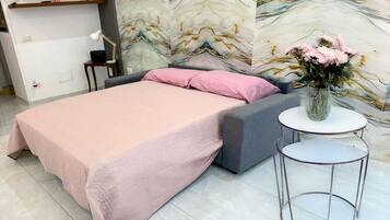 2 bedrooms, iron/ironing board, travel crib, WiFi (free)