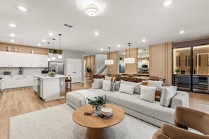 TV - 10 BD/ 8 BA/ Windsor Cay (15907 CC) (Clermont)