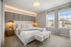 8 bedrooms, iron/ironing board, WiFi, bed sheets - 8 Bedrooms / 6 Bathrooms / Windsor Cay (15914CC) (Clermont)