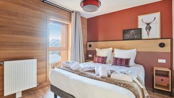 1 bedroom, travel cot, free WiFi, bed sheets
