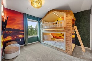 10 室のベッドルーム、旅行用ベビーベッド、WiFi、ベッドシーツ