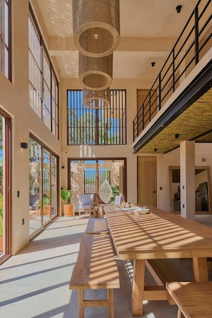 60-inch Smart TV with digital channels, Netflix, streaming services - Casa Cambria (Santa Maria Colotepec)