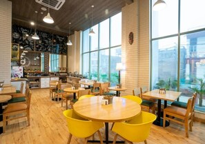 Restaurant - Bloom Hotel - Jammu (Lahul)