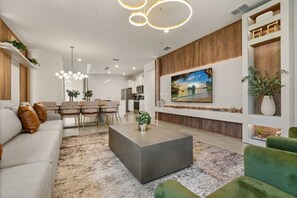 Living area - 7 BD/ 5.5 BA/ Windsor Cay (15898 CC) (Clermont)