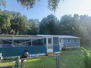 Exterior - HUNTING & FISHING COTTAGE WITH SCREENED POOL IN THE OCALA NATIONAL FOREST! (Salt Springs)