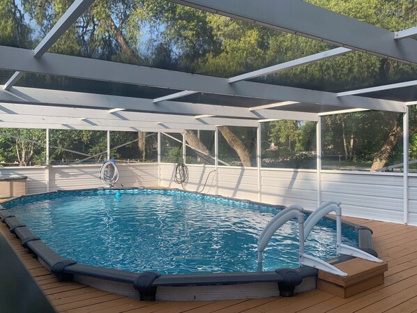 Pool - HUNTING & FISHING COTTAGE WITH SCREENED POOL IN THE OCALA NATIONAL FOREST! (Salt Springs)