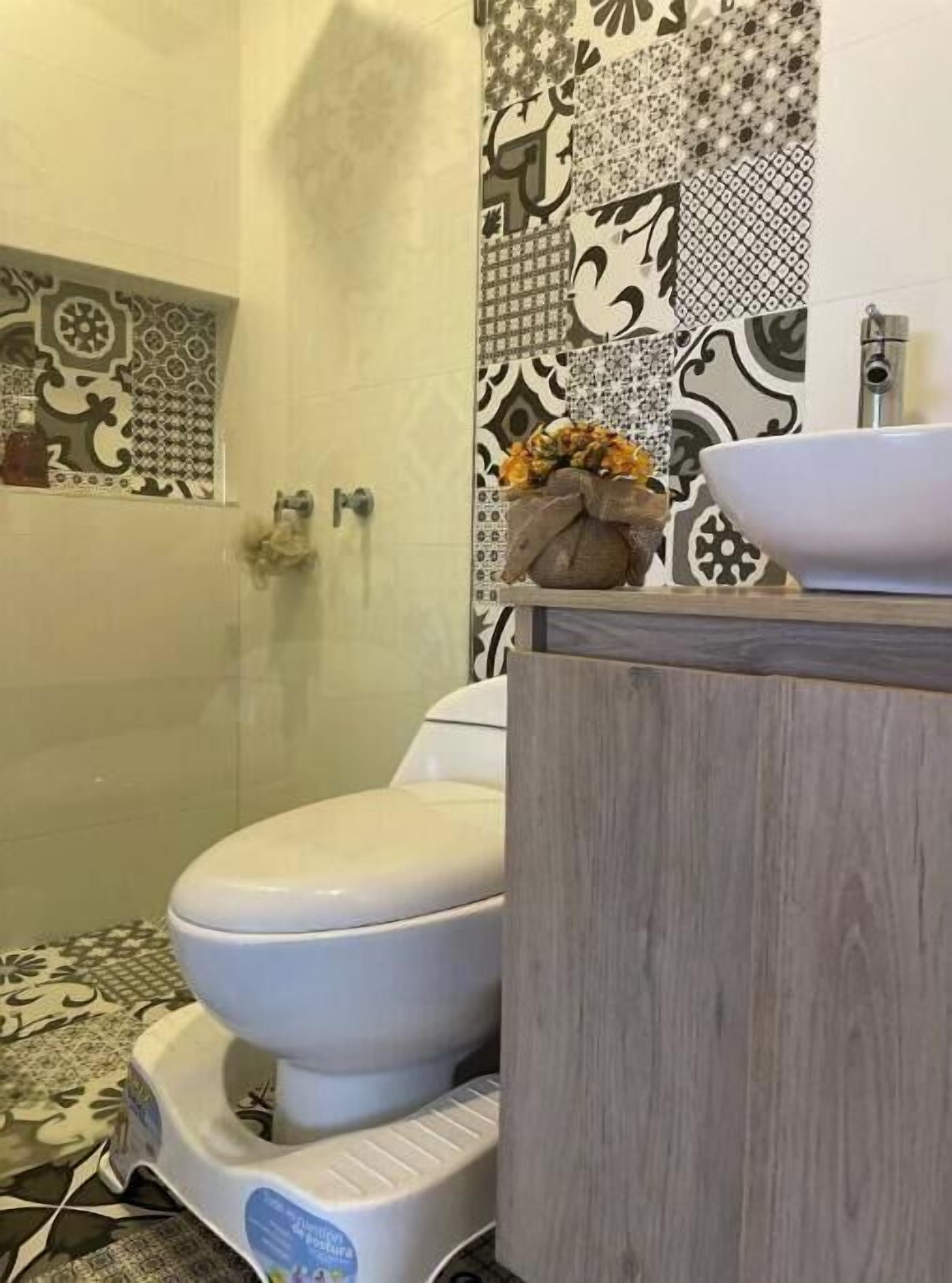 Shower, towels, soap, toilet paper