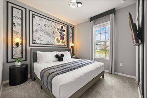 8 bedrooms, travel cot, WiFi, bed sheets