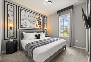 8 bedrooms, iron/ironing board, WiFi, bed sheets - 8 Bedrooms / 6 Bathrooms / Windsor Cay (15910CC) (Clermont)