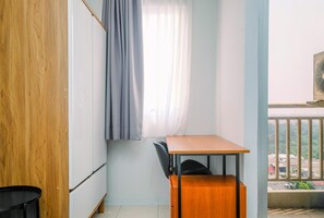 Standard Studio | Dining room - Elegant Studio Near Senayan And Pondok Indah At Pakubuwono Terrace Apartment (Jakarta)