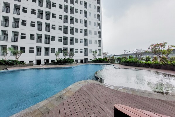 Kolam renang terbuka 