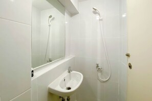 Standard Studio | Bathroom - Homey Studio Apartment Tokyo Riverside Pik 2 (Teluknaga)