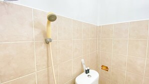 Standard Apartment | Bathroom