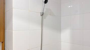 Standard Apartment | Bathroom