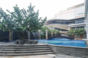 Outdoor pool - Spacious 2Br With Extra Room At Grand Sungkono Lagoon Apartment (Surabaya)