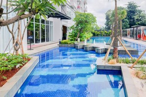 Outdoor pool - Great Choice 2Br At Bintaro Icon Apartment (South Tangerang)