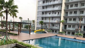 Outdoor pool - Cozy Studio Daan Mogot City Apartment (Jakarta)