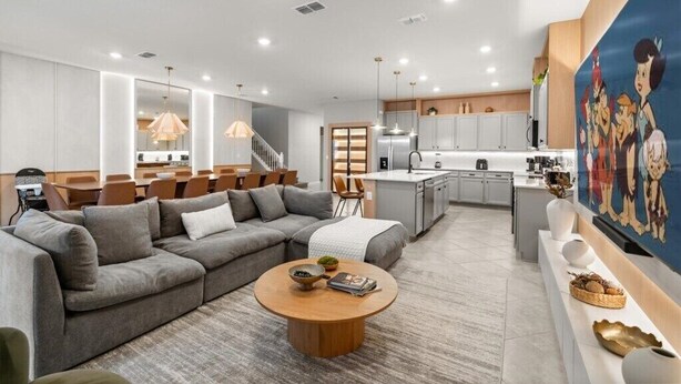 Unclassified image, 1 of 45, button - 10 BD/ 8 BA/ Windsor Cay (15770 CC) (Clermont)