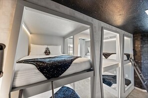 10 bedrooms, iron/ironing board, WiFi, bed sheets