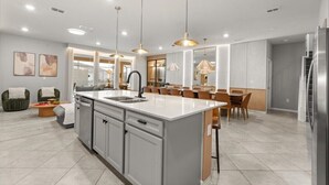 Unclassified image, 4 of 45, button - 10 BD/ 8 BA/ Windsor Cay (15770 CC) (Clermont)