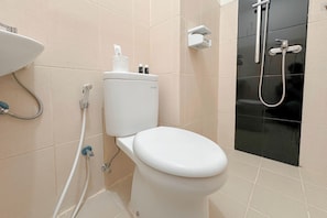 Standard Studio | Bathroom