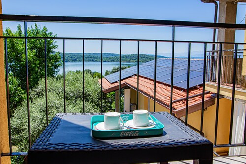 Cozy House with Lake View • Private Terrace & Self Check-in 24h