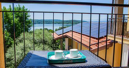 Cozy House with Lake View • Private Terrace & Self Check-in 24h