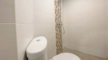 Standard Studio | Bathroom