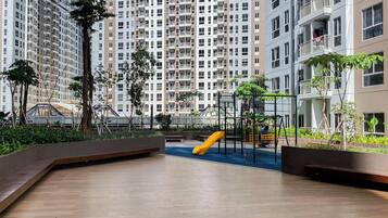 Zona de juegos infantil al aire libre