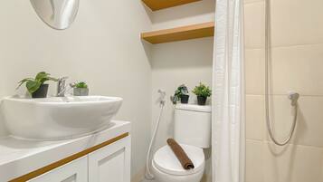 Standard Studio | Bathroom