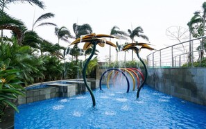 Outdoor pool - Cozy And Minimalist Studio At West Vista Apartment (Jakarta)