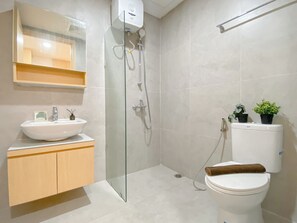 Standard Studio | Bathroom
