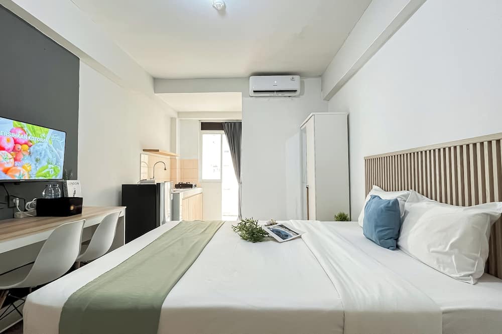 Basic Studio Room Apartment At Green Palm Residence