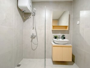 Standard Apartment | Bathroom