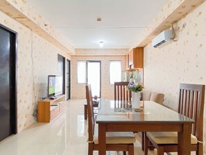 Standard-Apartment | Essbereich im Zimmer