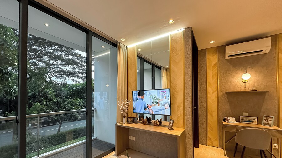 Tranquil And Modern Haven 2Br At The Rosebay Apartment