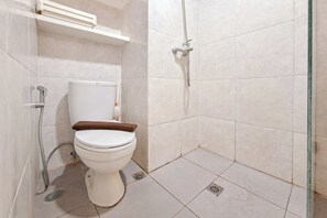 Standard Apartment | Bathroom - Pleasant Studio Apartment Parkland Avenue (South Tangerang)