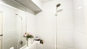 Standard Apartment | Bathroom